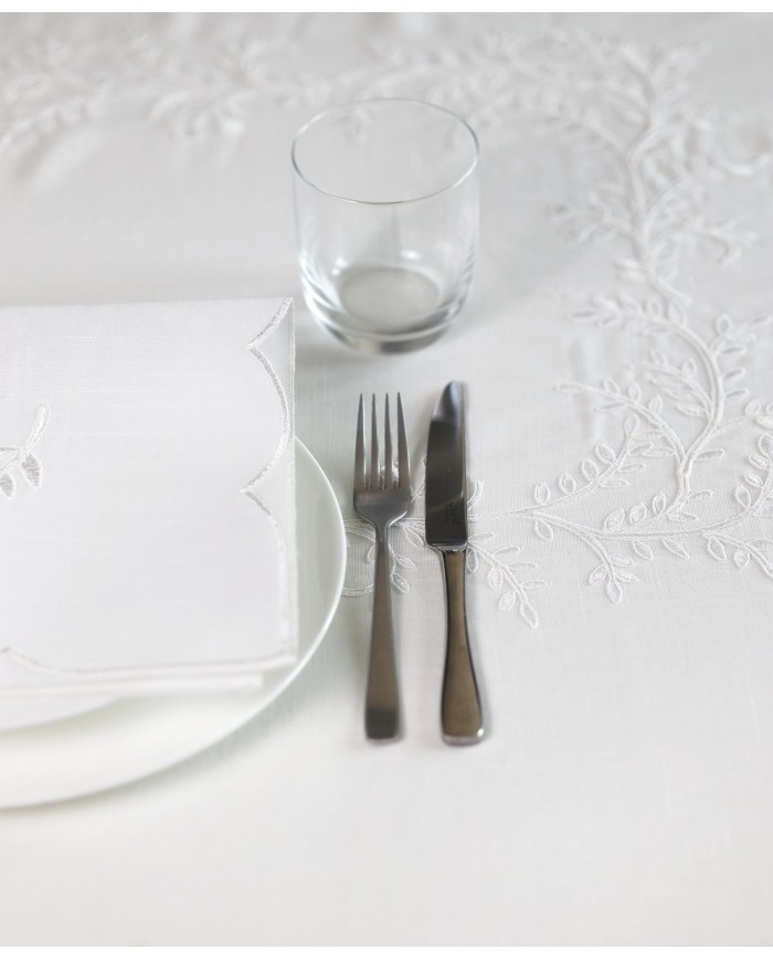 Tovaglia ricamata 12 posti con tovaglioli art. TL004