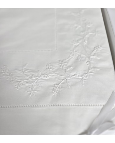 Completo Lenzuola matrimoniali ricamate in percalle di cotone bianco art. lc7891