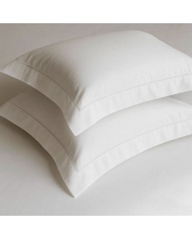 Coppia Federe in percalle di cotone con punto a giorno e tre volani Maestri Cotonieri