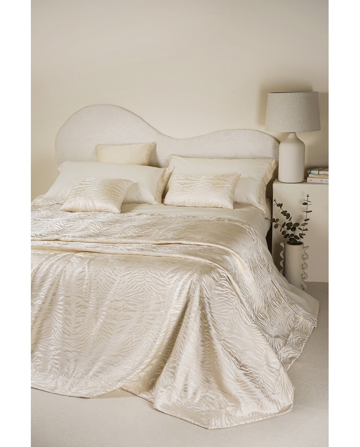 Copriletto matrimoniale in raso operato Keran Battaglia Classico Italiano