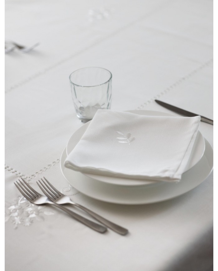 Servizio da tavola ricamato bianco 18 posti art. 019