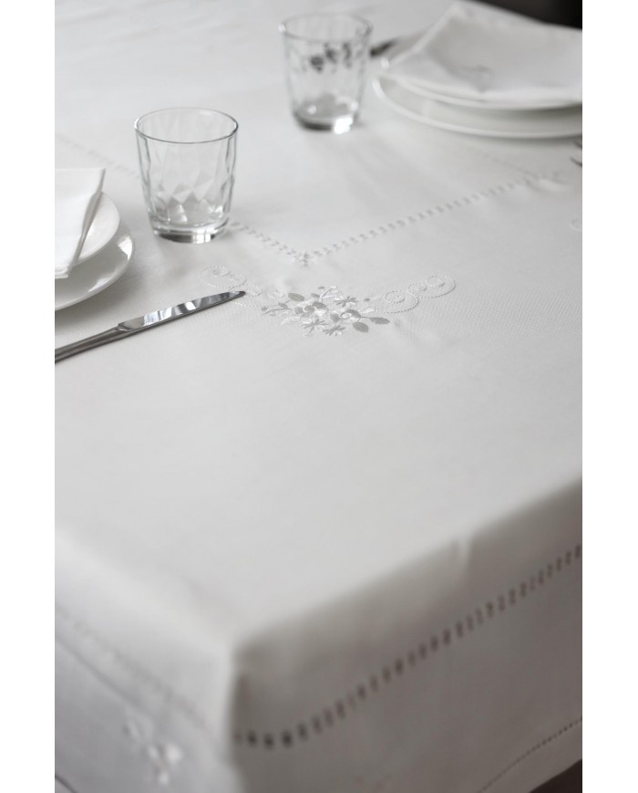 Servizio da tavola ricamato bianco 18 posti art. 019