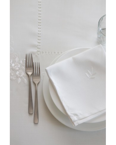 Servizio da tavola ricamato bianco 18 posti art. 019