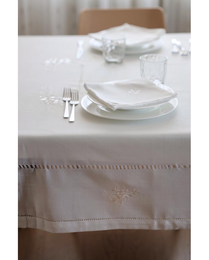 Servizio da tavola ricamato bianco 18 posti art. 019