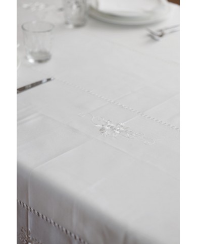 Servizio da tavola ricamato bianco 18 posti art. 019