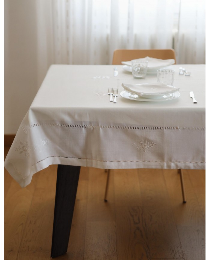 Servizio da tavola ricamato bianco 18 posti art. 019