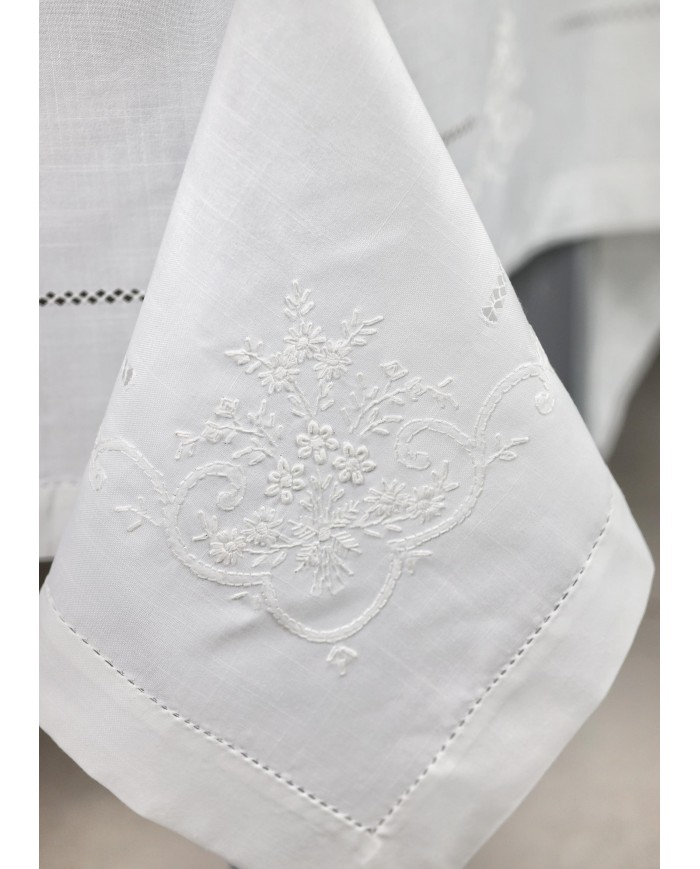 Servizio da tavola ricamato 18 posti con punto a giorno