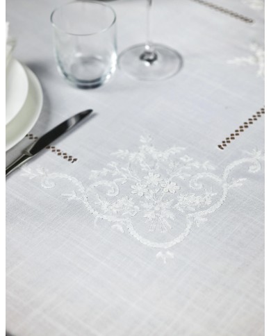 Servizio da tavola ricamato 18 posti con punto a giorno