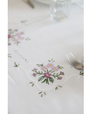 Servizio da tavola 18 posti bianco con ricamo colorato art. 021