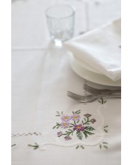 Servizio da tavola 18 posti bianco con ricamo colorato art. 021