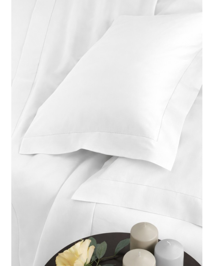 Coppia di federe in misto lino bianco e orlo a giorno