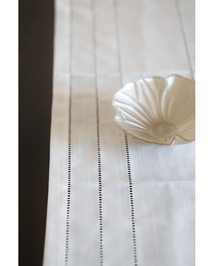 Runner ricamato con orlo a giorno 40x135 art. 4019