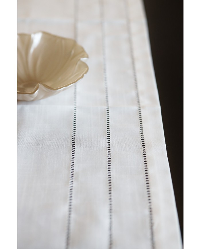 Runner ricamato con orlo a giorno 40x135 art. 4019