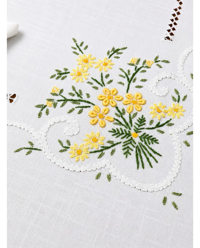 Servizio da tavola ricamato 12 posti con punto a giorno art. 021 GIALLO
