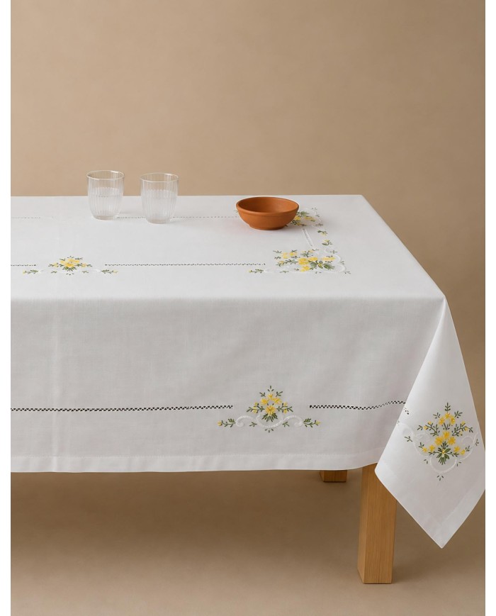 Servizio da tavola ricamato 12 posti con punto a giorno art. 021 GIALLO