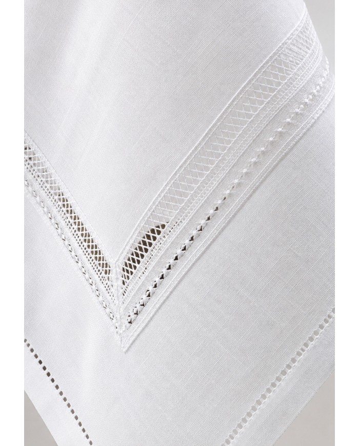Servizio da tavola 18 posti ricamato Macramè art. 25/01