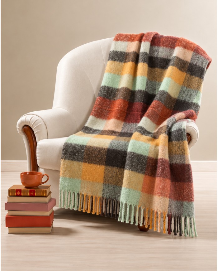 Plaid in tessuto mohair supersoft con frange Mysa