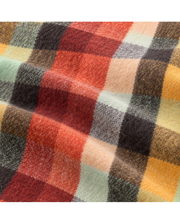 Plaid in tessuto mohair supersoft con frange Mysa