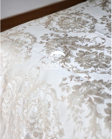 Copriletto matrimoniale Gioiello by Nada Carrara