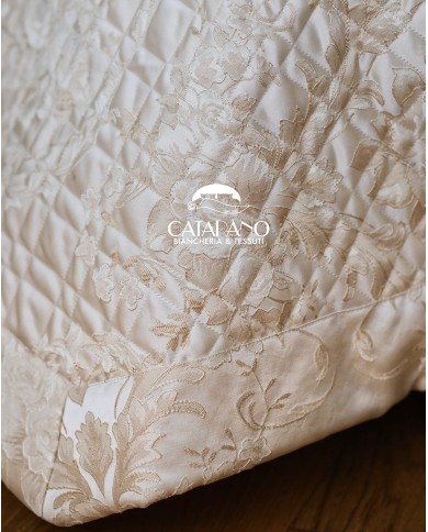 Copriletto Trapuntato matrimoniale in tessuto jacquard Gioiello by Nada Carrara