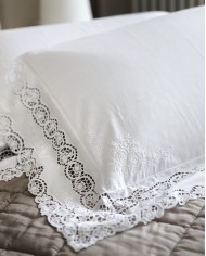 Tris in lino: copriletto, lenzuola e tovaglia Burano Maison Prestige Bianco