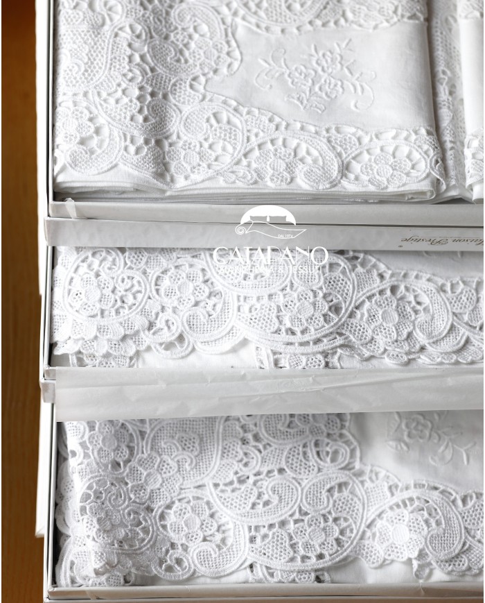 Tris in lino: copriletto, lenzuola e tovaglia Burano Maison Prestige Bianco