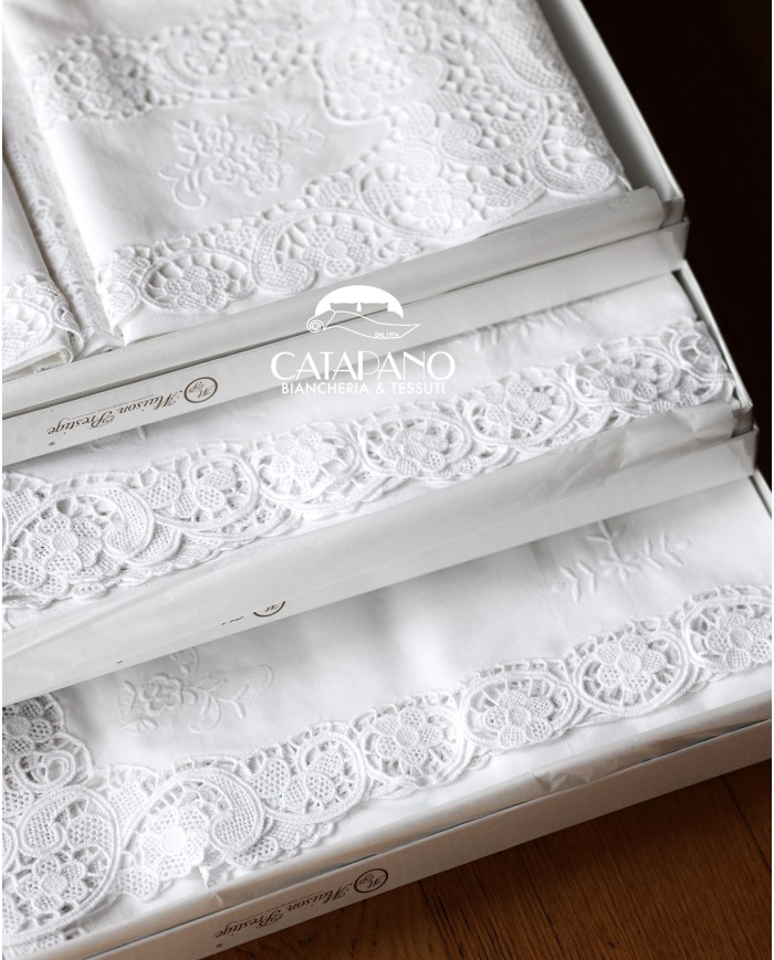 Tris in lino: copriletto, lenzuola e tovaglia Burano Maison Prestige Bianco